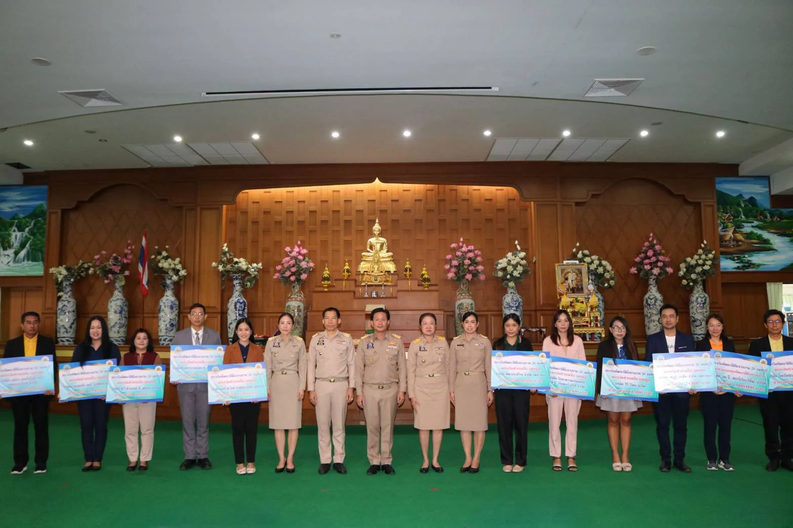 ตัวแทนบริษัทฯ รับมอบรางวัลจากสถาบันพัฒนาฝีมือแรงงาน 26 นนทบุรี